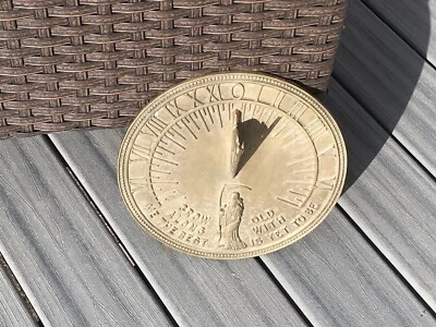 Reloj de sol vintage de latón para flora y fauna  Foto 1 de 4