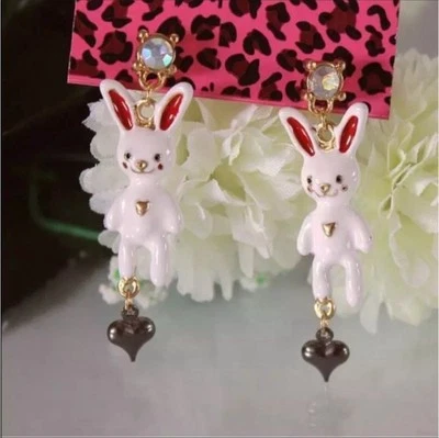 Betsey Johnson Snow Bunny Rabbits Dangle Heart Earrings!! - Image 1 of 3