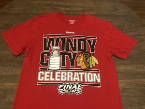 Chicago Blackhawks Windy City Celebration NHL Stanley Cup Medium Red T Shirt - Imagen 1 de 9
