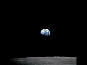 Earthrise - Apollo 8 - Poster auf Fotopapier - 24 Zoll x 24 Zoll - Bild 1 von 2