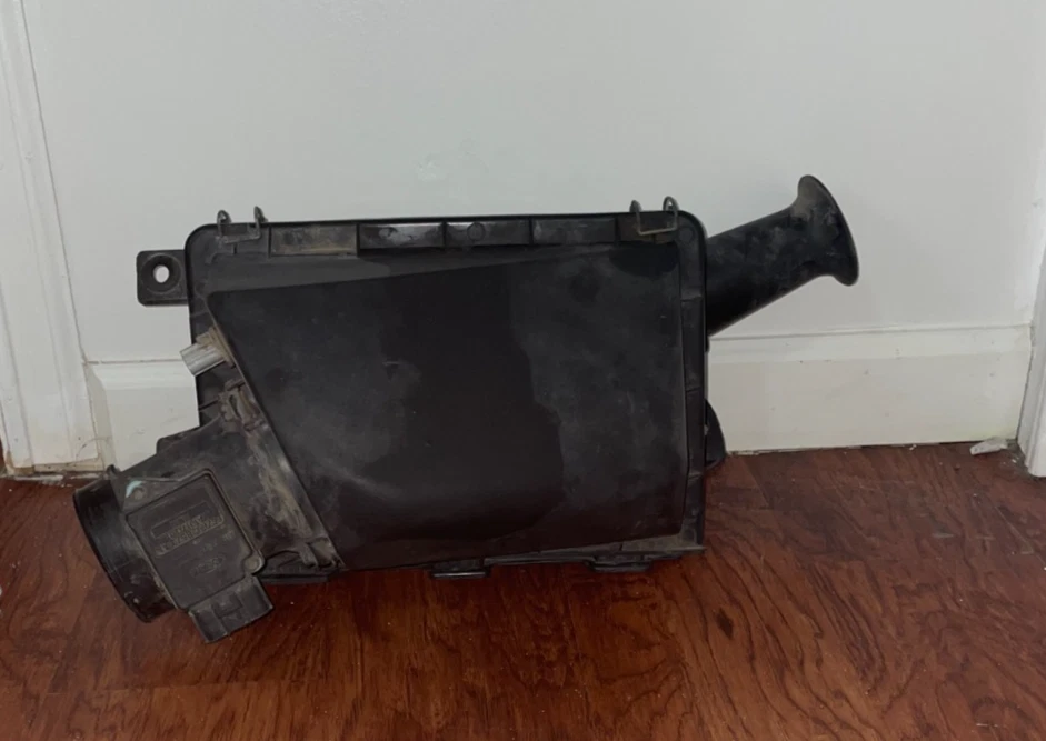 Mercury Grand Marquis 1995-1997 OEM caja de filtro de aire y conjunto de sensor MAF Foto 1 de 4