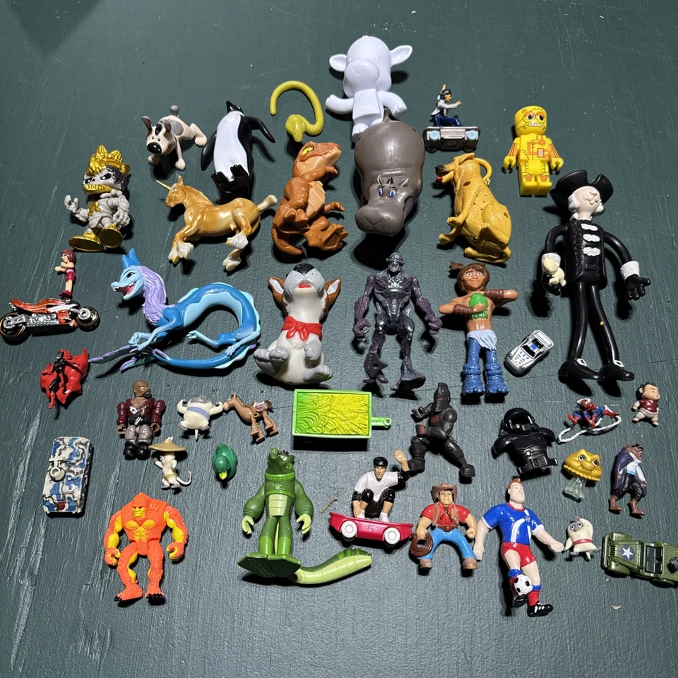 Lote de figuras de la parte inferior de la caja de juguetes Foto 1 de 1