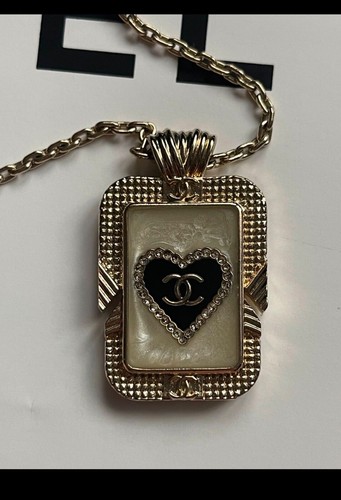 Collana medaglione Chanel