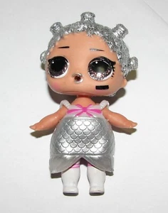 LOL Überraschung! Puppe Beats Baby im Meerjungfrauenkleid glänzend silber - Bild 1 von 3