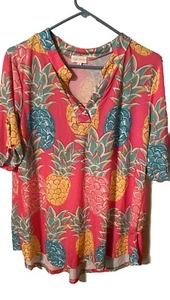 SIMPLY SOUTHERN V-Neck Short Sleeve Pink pineapple Top Size Small  SB3 - Picture 1 of 4