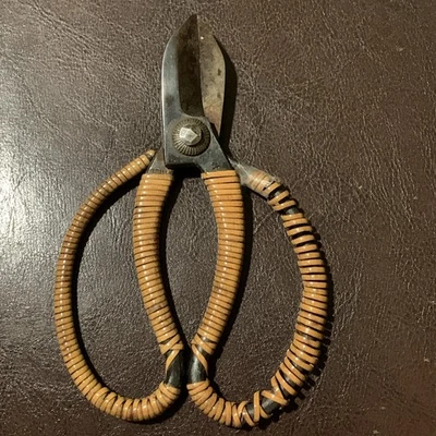 Tijeras de podar vintage japonesas Bonsai Ikebana mango envuelto en mimbre tijera Foto 1 de 4