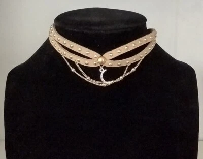 Collar Gargantilla Ettika Beige Gamuza Oro Tachonado Cristal Media Luna Estilo Años 90 Foto 1 de 4