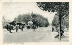 PRINTED POSTCARD OF DE PARY'S AVENUE, BEDFORD, BEDFORDSHIRE, PEACOCK BRAND - Picture 1 of 2