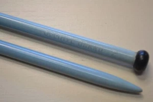 9mm (00 gauge) PATONS Beehive 30cm length Knitting Needles - Picture 1 of 4