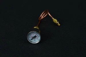 Medidor de presión axial (90PIS) con tubo de cobre 1/4-40TPI - Imagen 1 de 2