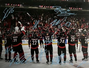 CAROLINA HURRICANES 2025 teilweise TEAM SIGNIERT 8,5X11 FOTO  - Bild 1 von 1