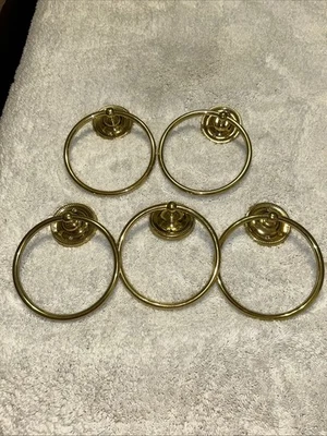 5 anillos de toalla de baño de latón cepillado montados en la pared Foto 1 de 4