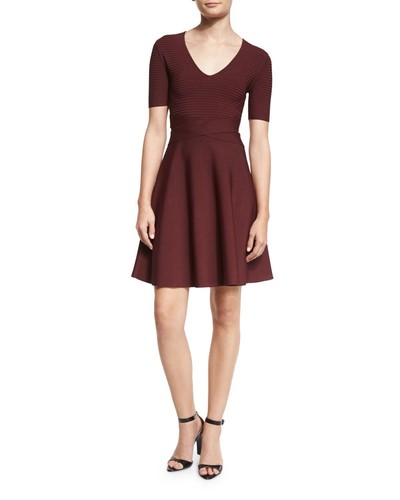 Alexander Wang Mini Abito Svasato in Maglia Elasticizzata a Costine Borgogna Piccolo