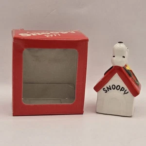 Vintage Snoopy auf Hundehütte 1977 Weihnachtsschmuck im Originalkarton - Bild 1 von 11