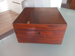 ANTIQUE VICTORIAN WALNUT JEWELLERY BOX FOR RESTORATION.23 X 23 X12 cms. - Picture 1 of 13