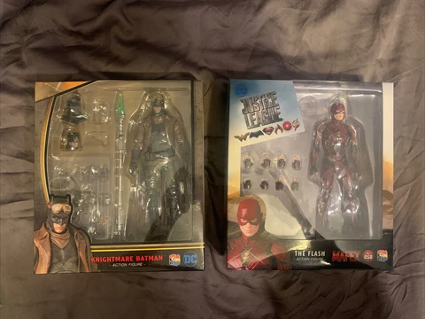 Mafex Batman v Superman Justice League Knightmare Batman & The Flash Bundle Used Cover