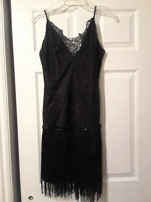Vestido de encaje negro con busto atado trasero 26" +, longitud 35" + tocado a juego de disfraces Foto 1 de 4