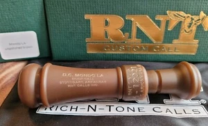 RNT Rich-N-Tone MONDO LA personalizzato ordinato marrone opaco acrilico Duck Call NUOVO - Foto 1 di 14
