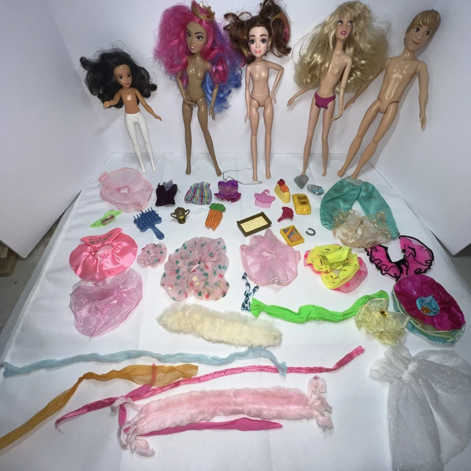 Lot of 5 Dolls Hasbro Disney Descendants Mattel Ever After High With Accessories - Image 1 of 4