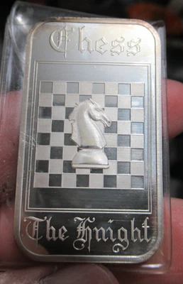 Barra de arte de ajedrez THE KNIGHT 1 Troy Ozt. Moneda redonda de plata 999, de Madison Mint Foto 1 de 4