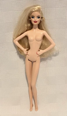 Muñeca corporal estilo musa modelo Barbie Mattel con cabello rubio y ojos azules Foto 1 de 4