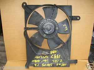 DAEWOO LANOS 1997-2002 1.6 LADO CERCANO PASAJERO RADIADOR VENTILADOR MOTOR Y CUBIERTA - Imagen 1 de 1