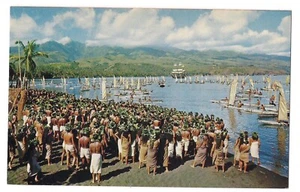 People BOATS Landing at TAHITI Mutiny On The BOUNTY in NEW YORK Postcard - Picture 1 of 2