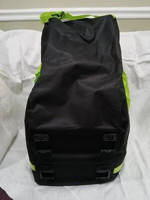 Bolsa de viaje grande para asiento de coche infantil negra con cremallera frontal correas verdes con asa acolchada Foto 1 de 4