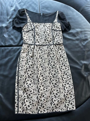 Spitzenkleid von Hoss Intropia, neu mit Etikett. Gr.34 (span. Gr. 38) - Bild 1 von 4