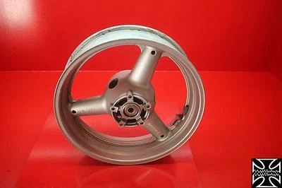 00 2000 SUZUKI KATANA 600 LLANTA TRASERA Foto 1 de 4