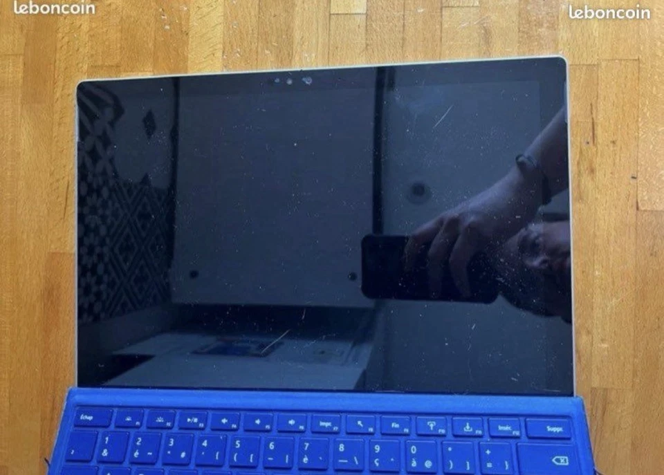 Microsoft Surface Pro 4 (Intel Core m3, 4 Go RAM, 128 Go SSD) 2-en-1 Portable... - Photo 1/4