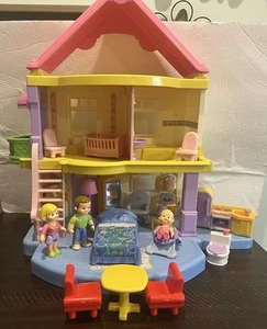 Fisher Price My First DollHouse 2005 Doll House 19 PCs  Furniture Mom Dad Baby - Picture 1 of 20