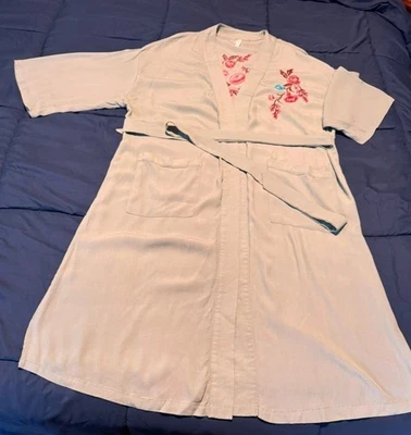 Kimono Xhilaration Azul con Bordado Floral Rosa Talla XL Foto 1 de 4