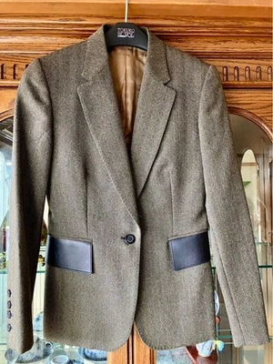 CHAQUETA Y FALDA A MEDIDA GUCCI USADA EN TWEED VERDE OLIVA BUENA Foto 1 de 4