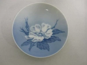 PLATO ROYAL COPENHAGEN 3611 FIRMADO MKX ~ 4" con FLOR - Imagen 1 de 2