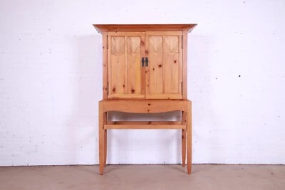 Mueble de panadero fresado camino coctelera estilo pino tallado lino prensa o gabinete de bar Foto 1 de 4