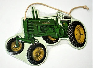 John Deere Farm Traktor Zinn Metall Wandhängend Mini Schild Neu aus altem Lagerbestand 2016 offene Straße - Bild 1 von 3