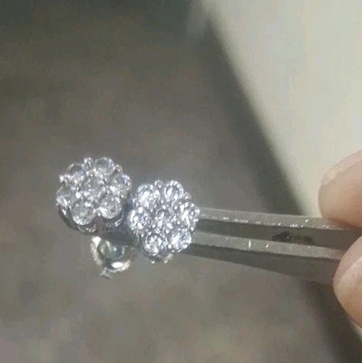 NUEVO 14K Oro Blanco Diamante Natural 0.35Ct Racimo de Flores TORNILLO TRASERO Pendiente  Foto 1 de 4