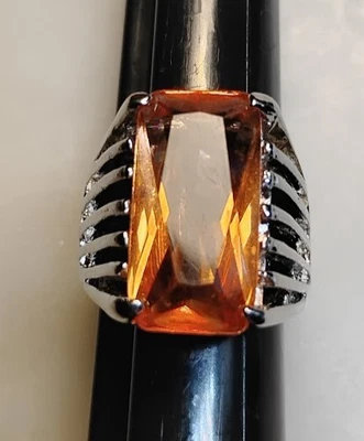 NOVO COM ETIQUETAS PEDRA CITRINA FALSA TOM PRATA METAL TAMANHO 7 - Imagem 1 de 4