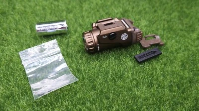 Luz LED montada en arma táctica Sig Sauer #SOF12002 FOXTROT1X, 450 lúmenes, FDE Foto 1 de 4