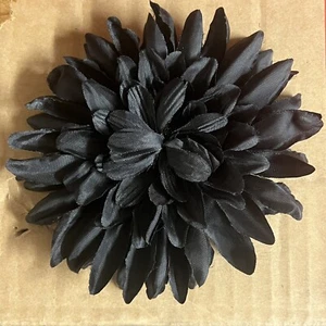 Black Chrysanthemum Brooch Chrysanth Flower - Picture 1 of 2