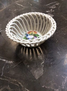 Cuenco de canasta pequeño con diseño de celosía abierta de porcelana Herend - Imagen 1 de 3