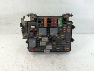 Módulo de relé de caja de fusibles Gmc Sierra 15328806-05 E6TJB Foto 1 de 4