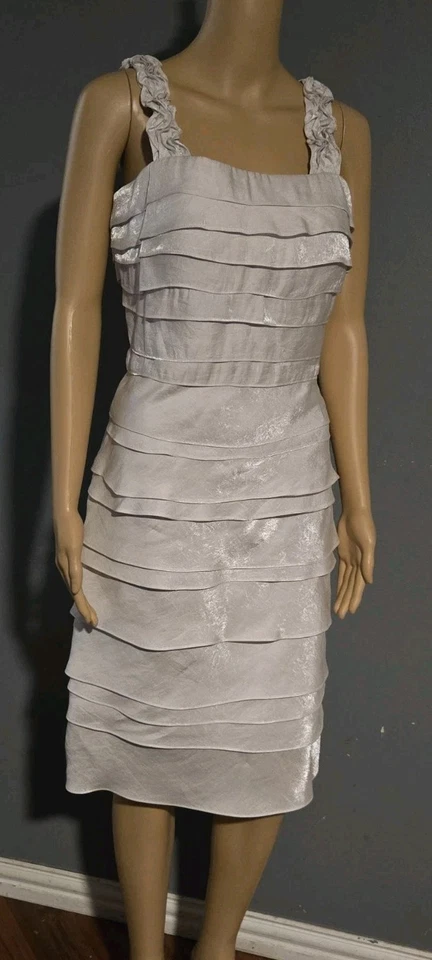 Vestido sin mangas con volantes de cóctel de sangría talla 10 Foto 1 de 4