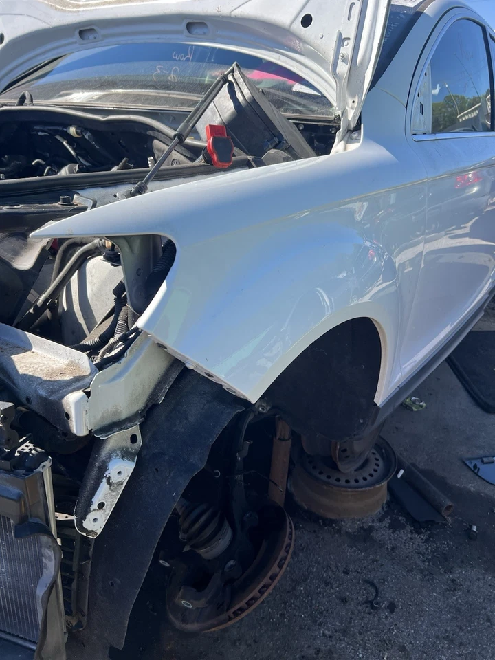 Guardabarros izquierdo audi q7 2007 2008 2009 2010 2011 2012 2013 2014 2015 Foto 1 de 4