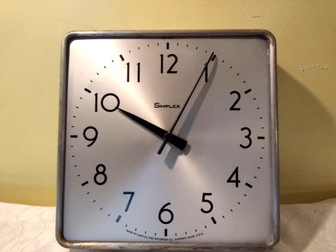 VINTAGE METAL SIMPLEX SCHOOL DESIGN WALL CLOCK "NO GLASS INSERT" Cover