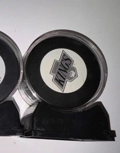 Puck mit Ständer Los Angeles Kings NHL - Bild 1 von 1