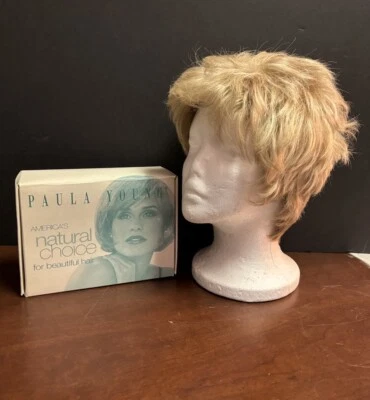 Peluca corta rubia para mujer Paula Young estilo: IRIS color: 14-88A Foto 1 de 4