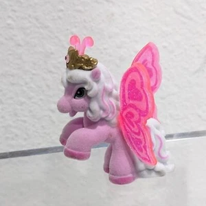 Minifigura flocada Filly Princess Pony alas mariposa rosa, 2" - Imagen 1 de 11