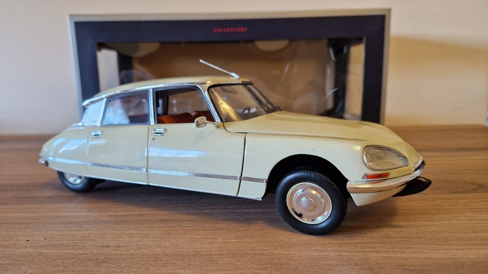 Norev Citroen DS23 Pallas Crema Scala 1/18 Colore Raro - Immagine 1 di 4
